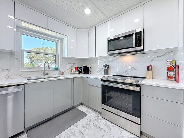 10709 DONBRESE AVENUE, Tampa, FL 33615