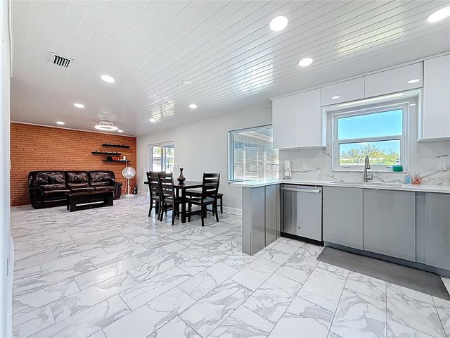 10709 DONBRESE AVENUE, Tampa, FL 33615