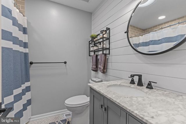 720 OAK TERRACE DR, Ambler, PA 19002