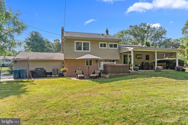 720 OAK TERRACE DR, Ambler, PA 19002