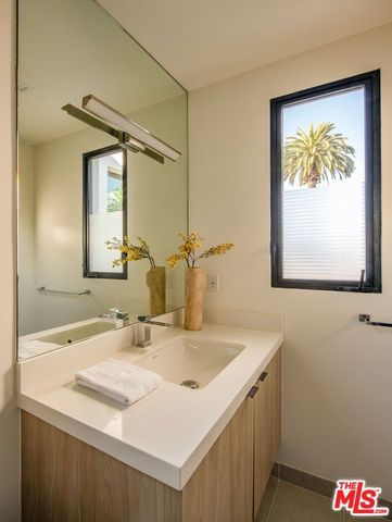 734 18th Street, Santa Monica, CA 90402