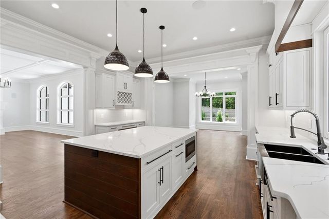 10745 Shallowford Road, Roswell, GA 30075