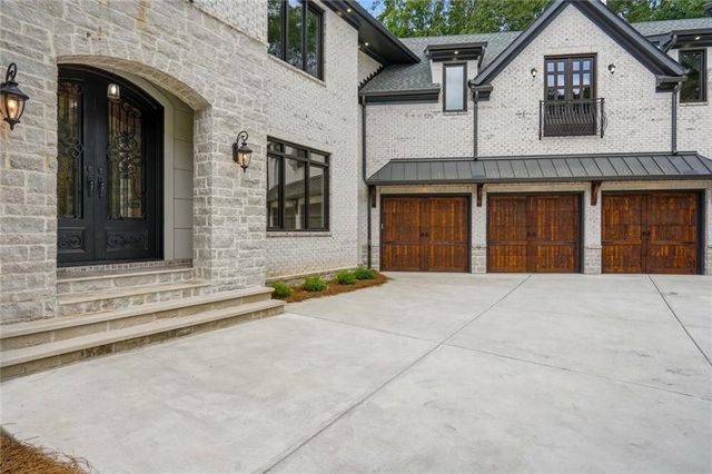 10745 Shallowford Road, Roswell, GA 30075