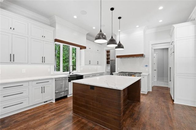 10745 Shallowford Road, Roswell, GA 30075