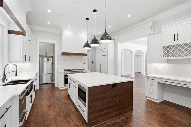 10745 Shallowford Road, Roswell, GA 30075