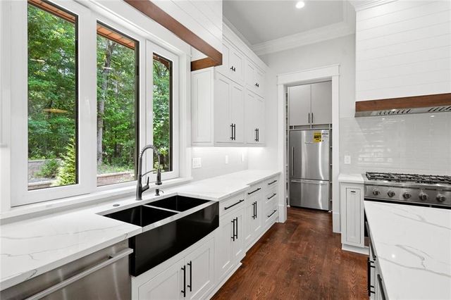 10745 Shallowford Road, Roswell, GA 30075