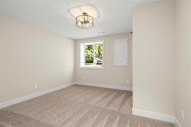 1325 N Holland Court, Independence, MO 64056