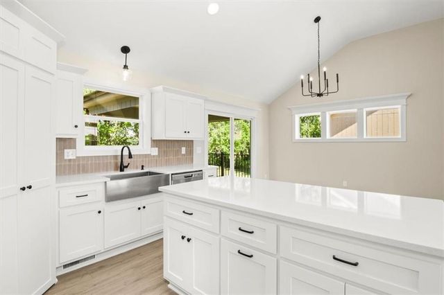 1325 N Holland Court, Independence, MO 64056