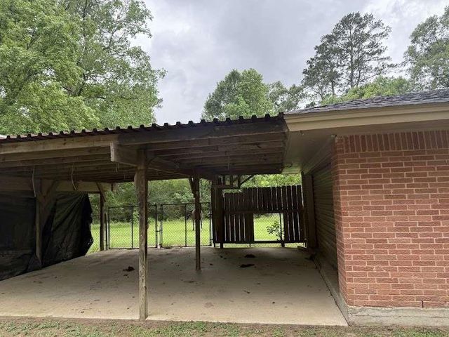 132 White Oak Drive N, Woodbranch, TX 77357