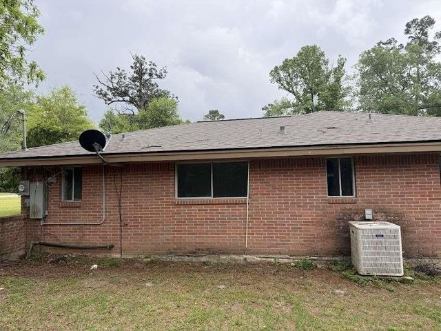 132 White Oak Drive N, Woodbranch, TX 77357