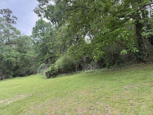 132 White Oak Drive N, Woodbranch, TX 77357