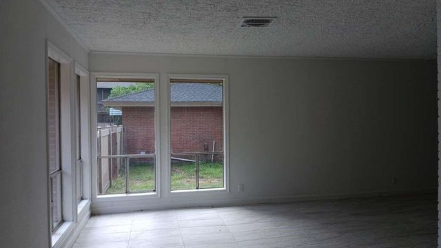 132 White Oak Drive N, Woodbranch, TX 77357