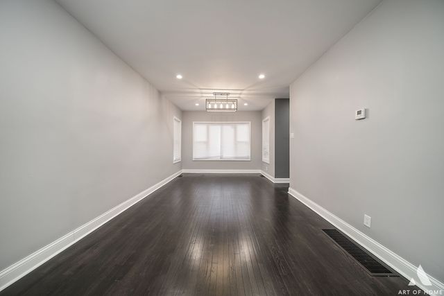 7141 S Artesian Avenue, Chicago, IL 60629