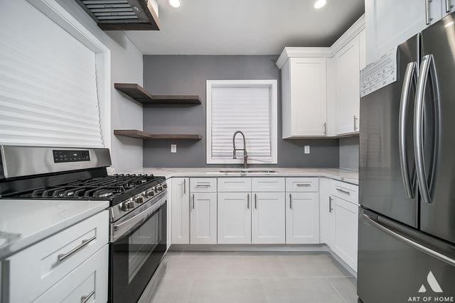 7141 S Artesian Avenue, Chicago, IL 60629