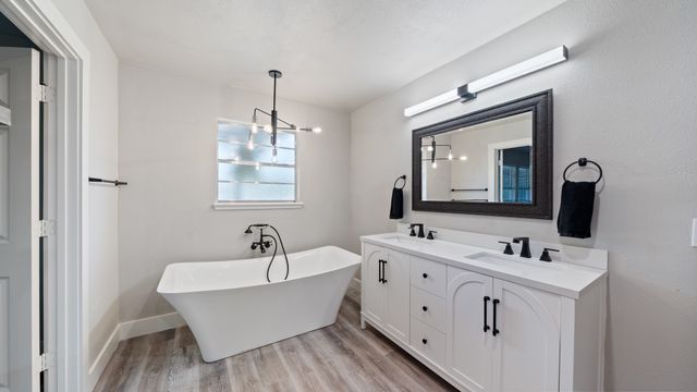 129 King Arthur Road, Mabank, TX 75156
