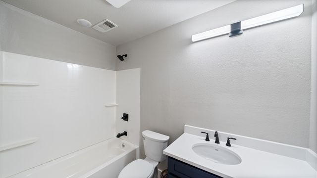 129 King Arthur Road, Mabank, TX 75156