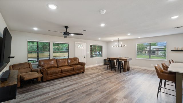 129 King Arthur Road, Mabank, TX 75156