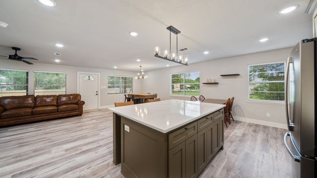 129 King Arthur Road, Mabank, TX 75156