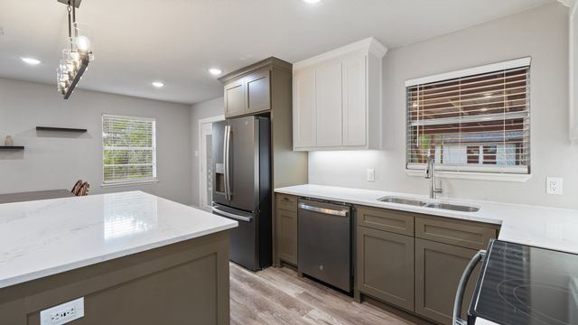 129 King Arthur Road, Mabank, TX 75156