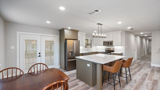 129 King Arthur Road, Mabank, TX 75156