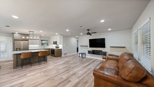 129 King Arthur Road, Mabank, TX 75156