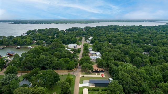 129 King Arthur Road, Mabank, TX 75156