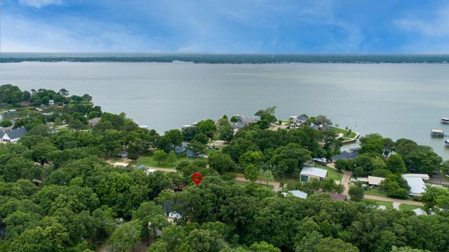 129 King Arthur Road, Mabank, TX 75156
