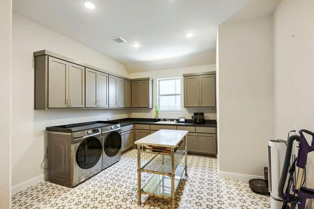 342 Bridge Water LOOP, Dripping Springs, TX 78620