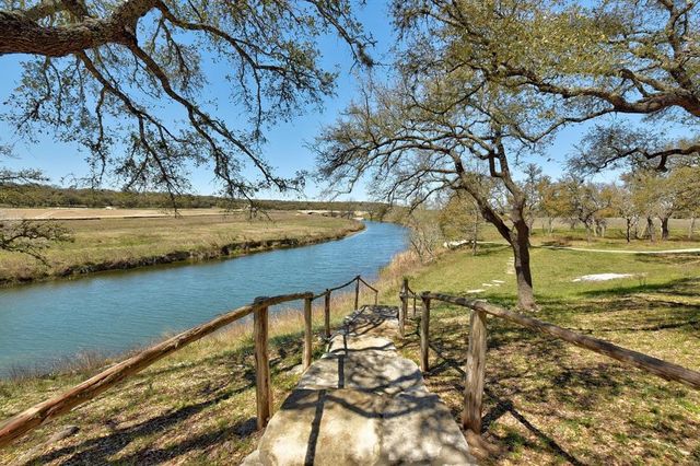 342 Bridge Water LOOP, Dripping Springs, TX 78620