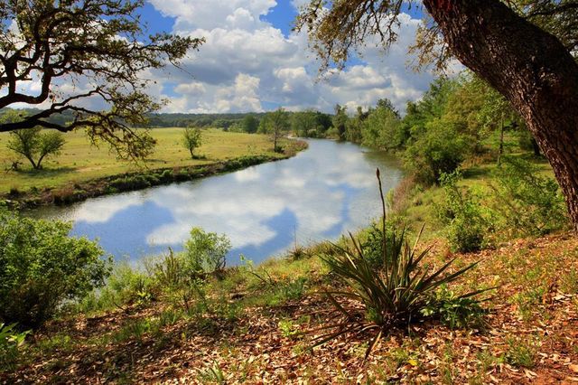 342 Bridge Water LOOP, Dripping Springs, TX 78620