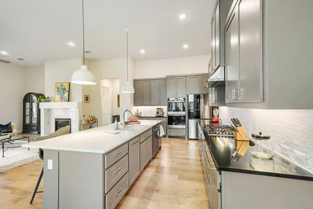 342 Bridge Water LOOP, Dripping Springs, TX 78620
