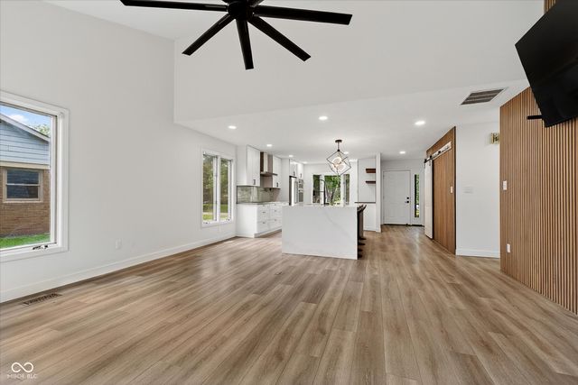 8425 Carthay Circle, Fishers, IN 46038