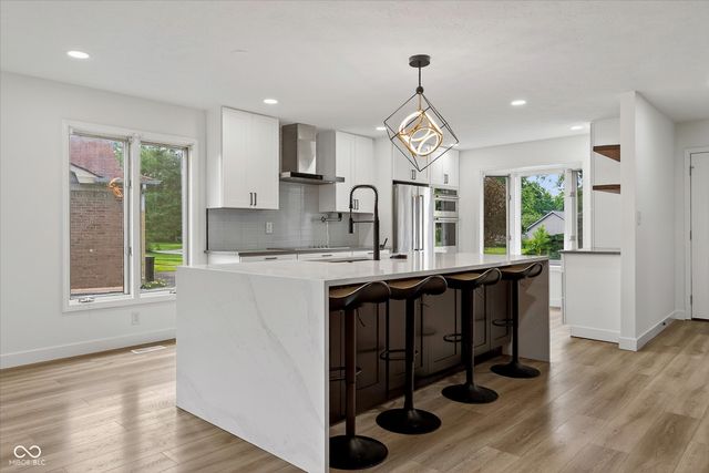 8425 Carthay Circle, Fishers, IN 46038