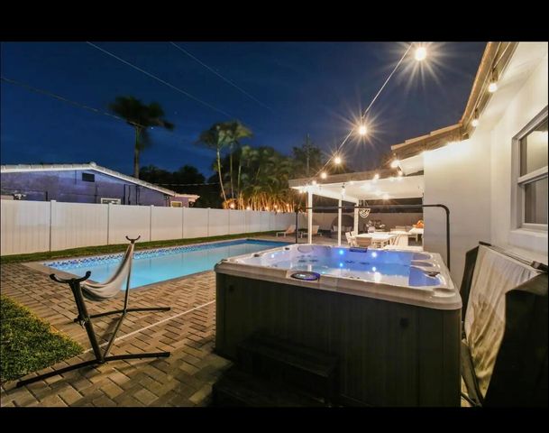 5040 NE 22nd Avenue, Lighthouse Point, FL 33064