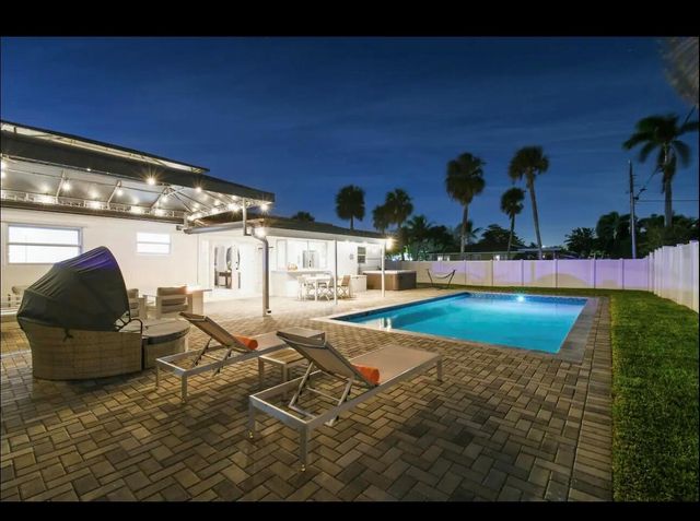 5040 NE 22nd Avenue, Lighthouse Point, FL 33064