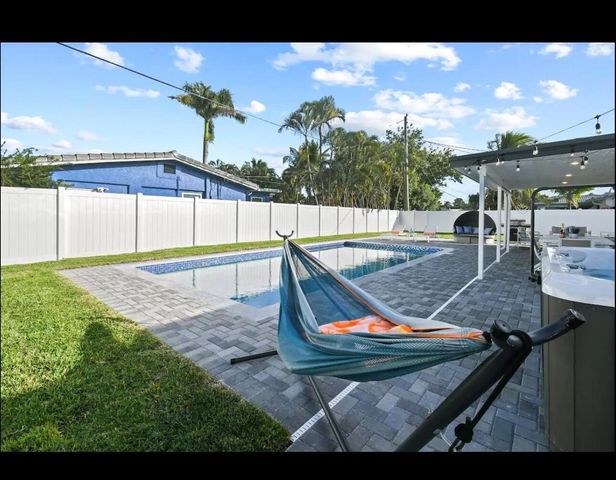 5040 NE 22nd Avenue, Lighthouse Point, FL 33064