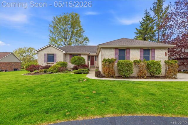 450 W Drahner Road, Oxford Village, MI 48371