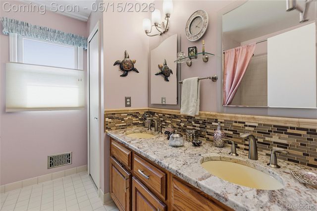 450 W Drahner Road, Oxford Village, MI 48371