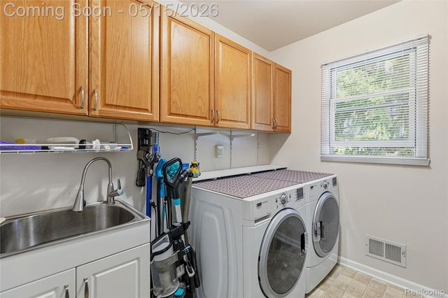 450 W Drahner Road, Oxford Village, MI 48371