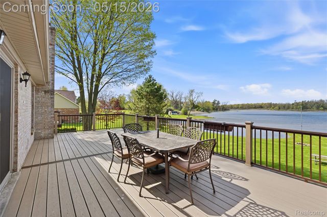 450 W Drahner Road, Oxford Village, MI 48371