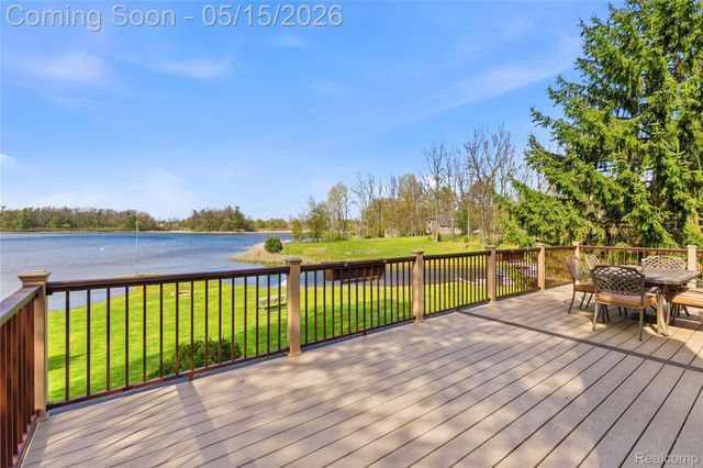 450 W Drahner Road, Oxford Village, MI 48371