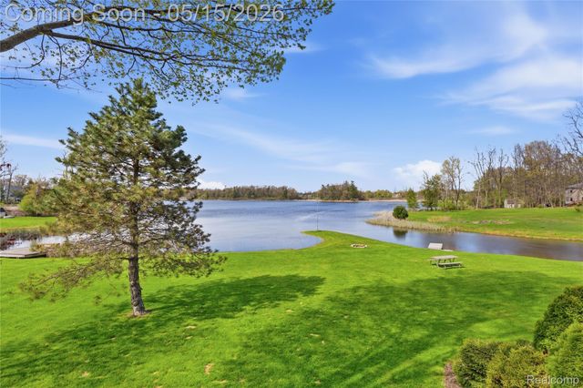 450 W Drahner Road, Oxford Village, MI 48371