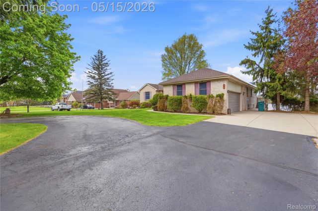 450 W Drahner Road, Oxford Village, MI 48371
