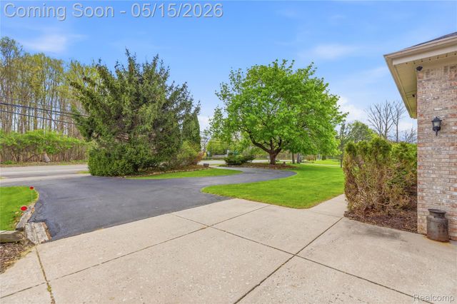 450 W Drahner Road, Oxford Village, MI 48371