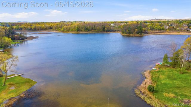 450 W Drahner Road, Oxford Village, MI 48371