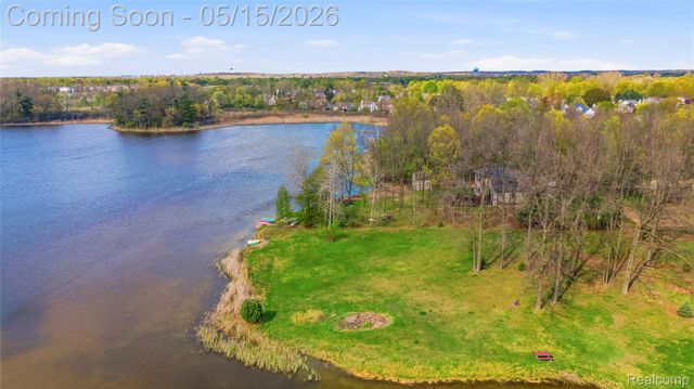 450 W Drahner Road, Oxford Village, MI 48371