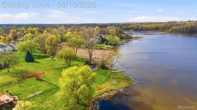 450 W Drahner Road, Oxford Village, MI 48371