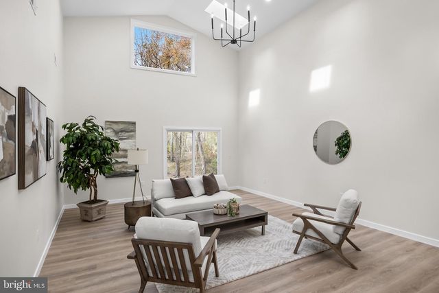 17 W DELAWARE TRL, Medford, NJ 08055