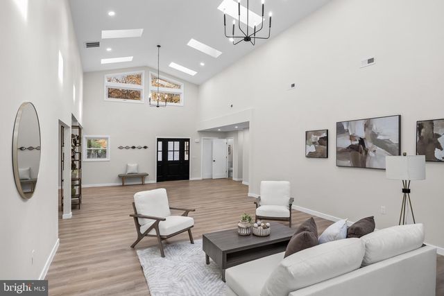 17 W DELAWARE TRL, Medford, NJ 08055