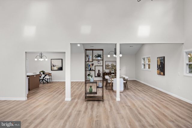 17 W DELAWARE TRL, Medford, NJ 08055